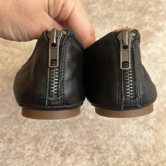 Brand New Lucky Brand Genuine Leather Black Slip On Ballet Flats Zippered Back - Picture 11 of 16